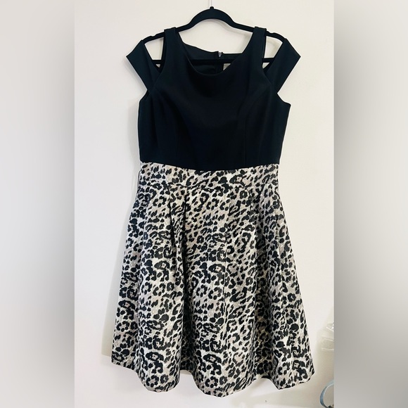 Eliza J Black Cold Shoulder Leopard print dress - Picture 4 of 7